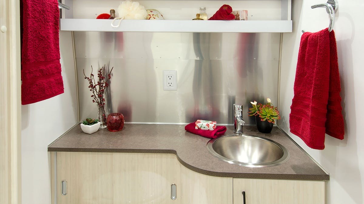 Serenity-Sub-Features-SimpleContent-2-Bathroom3